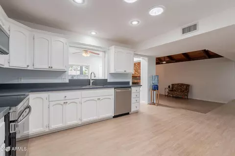 Kitchen - 405 E Stanford Ave, Gilbert, AZ 85234 photo 4 of 4