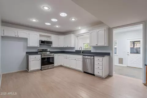 Kitchen - 405 E Stanford Ave, Gilbert, AZ 85234 photo 2 of 4