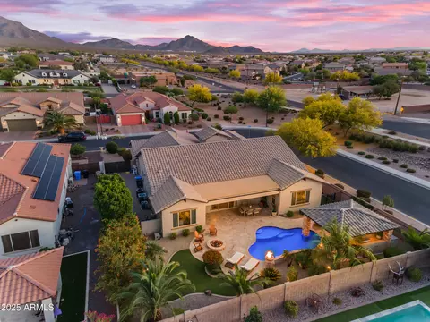 View/Area - 2826 E Bellflower Dr, Gilbert, AZ 85298 photo 3 of 8