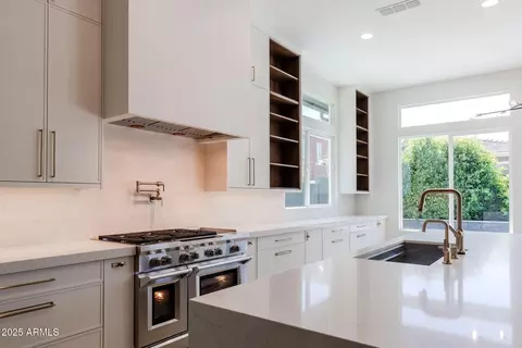 Kitchen - 3145 E Boot Track Trl, Gilbert, AZ 85296 photo 8 of 11