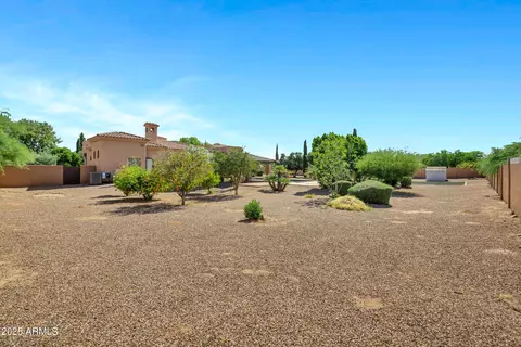 Exterior - 2300 E Sanoque Ct, Gilbert, AZ 85298 photo 6 of 18
