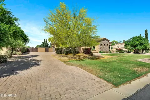 Exterior - 2300 E Sanoque Ct, Gilbert, AZ 85298 photo 2 of 18