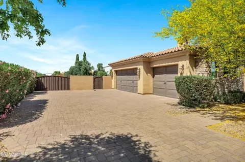 Exterior - 2300 E Sanoque Ct, Gilbert, AZ 85298 photo 3 of 18