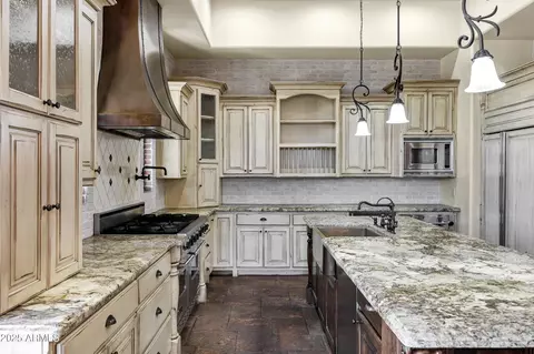 Kitchen - 2300 E Sanoque Ct, Gilbert, AZ 85298 photo 2 of 6