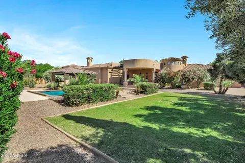 Exterior - 2300 E Sanoque Ct, Gilbert, AZ 85298 photo 4 of 18