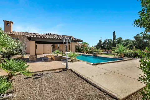 Exterior - 2300 E Sanoque Ct, Gilbert, AZ 85298 photo 7 of 18