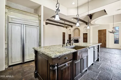 Kitchen - 2300 E Sanoque Ct, Gilbert, AZ 85298 photo 5 of 6