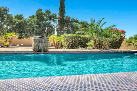 Exterior - 2300 E Sanoque Ct, Gilbert, AZ 85298 photo 10 of 18
