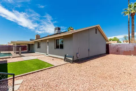 Exterior - 2327 E Pebble Beach Dr, Tempe, AZ 85282 photo 2 of 3