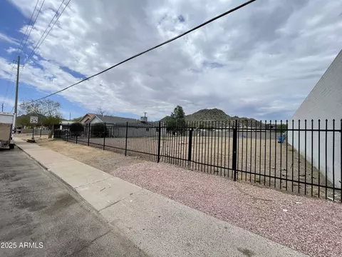 536 E Vogel Ave #-, Phoenix, AZ 85020 photo 2