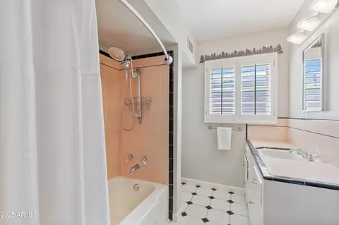 Bath - 502 W Windsor Ave, Phoenix, AZ 85003 photo 2 of 2