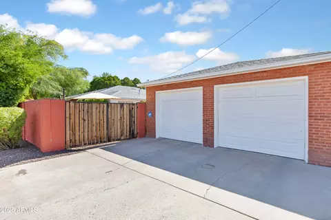 Exterior - 502 W Windsor Ave, Phoenix, AZ 85003 photo 10 of 11