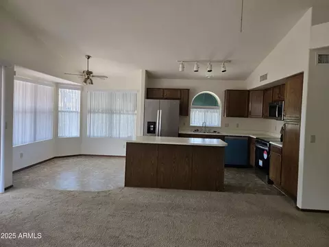 3601 E Taro Ln, Phoenix, AZ 85050 photo 8
