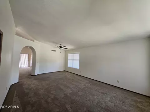 3601 E Taro Ln, Phoenix, AZ 85050 photo 4