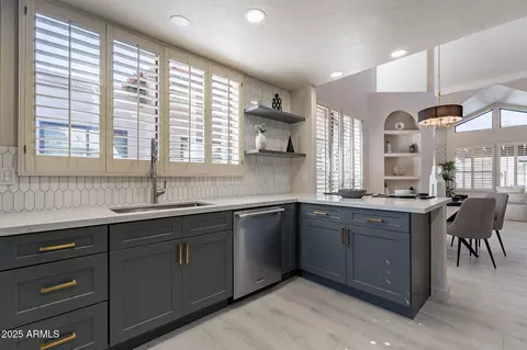 Kitchen - 4116 E Sunnyside Dr, Phoenix, AZ 85028 photo 9 of 11