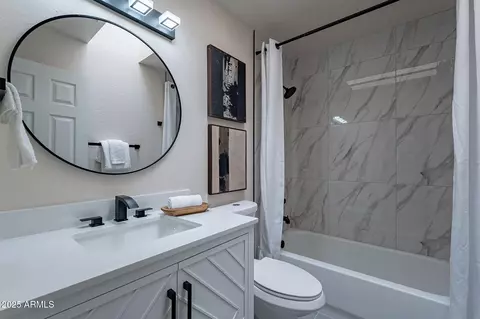Bath - 4116 E Sunnyside Dr, Phoenix, AZ 85028 photo 4 of 5