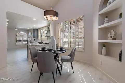 Dining - 4116 E Sunnyside Dr, Phoenix, AZ 85028 photo 3 of 3