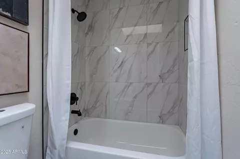 Bath - 4116 E Sunnyside Dr, Phoenix, AZ 85028 photo 5 of 5