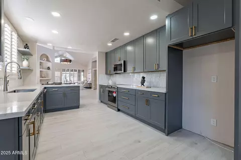 Kitchen - 4116 E Sunnyside Dr, Phoenix, AZ 85028 photo 5 of 11