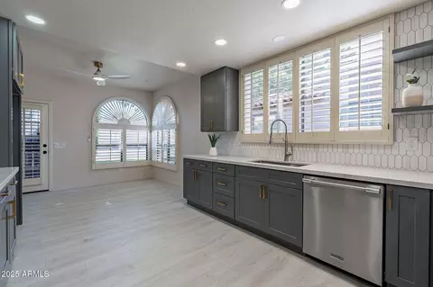 Kitchen - 4116 E Sunnyside Dr, Phoenix, AZ 85028 photo 2 of 11