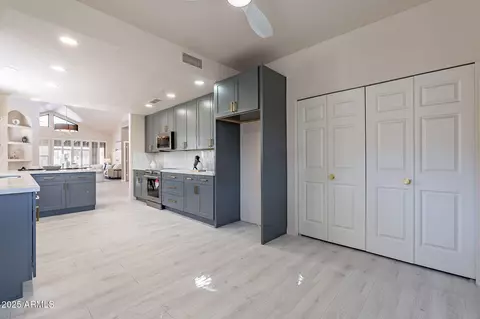 Kitchen - 4116 E Sunnyside Dr, Phoenix, AZ 85028 photo 10 of 11