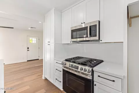 Entry Way - 9042 N 3rd Ave, Phoenix, AZ 85021 photo 1 of 2