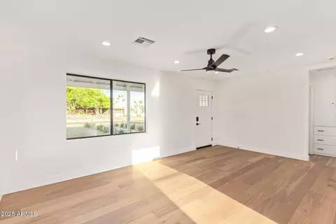 Living - 9042 N 3rd Ave, Phoenix, AZ 85021 photo 2 of 4