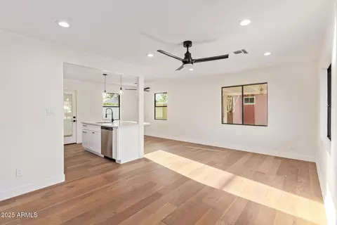Living - 9042 N 3rd Ave, Phoenix, AZ 85021 photo 1 of 4