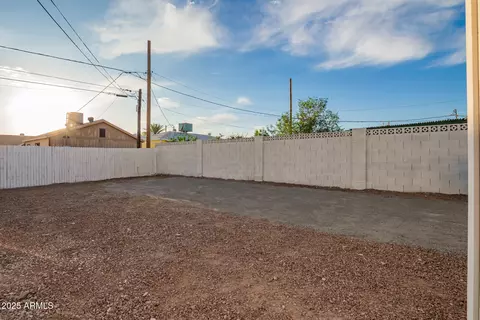 Exterior - 9042 N 3rd Ave, Phoenix, AZ 85021 photo 11 of 13