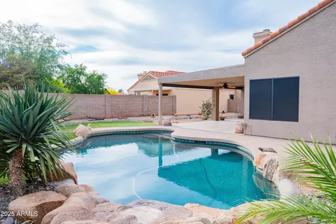 8635 W Country Gables Dr, Peoria, AZ 85381