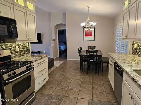 Kitchen - 4721 E Abraham Ln, Phoenix, AZ 85050 photo 2 of 3