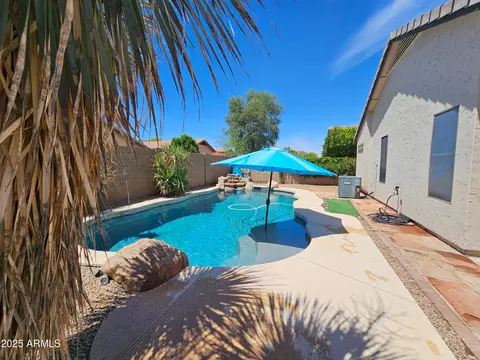 Exterior - 4721 E Abraham Ln, Phoenix, AZ 85050 photo 2 of 3