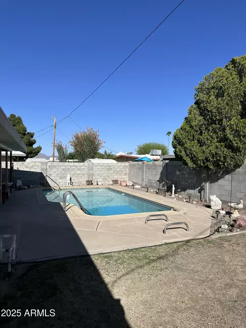 3749 E Laurel Ln, Phoenix, AZ 85028 photo 10