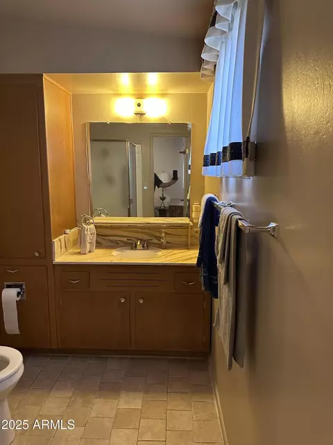 3749 E Laurel Ln, Phoenix, AZ 85028 photo 8