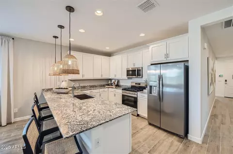 Kitchen - 8035 E Paloma Ave, Mesa, AZ 85212 photo 3 of 4
