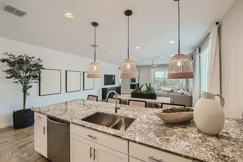 Kitchen - 8035 E Paloma Ave, Mesa, AZ 85212 photo 2 of 4