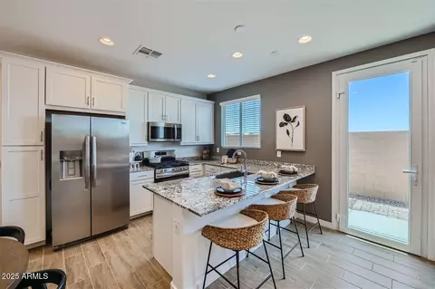 Kitchen - 8035 E Paloma Ave, Mesa, AZ 85212 photo 4 of 4