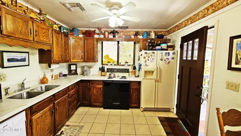 Kitchen - 208 E Sherwood Dr, Payson, AZ 85541 photo 2 of 5
