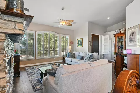 Living - 601 E Phoenix St, Payson, AZ 85541 photo 2 of 7