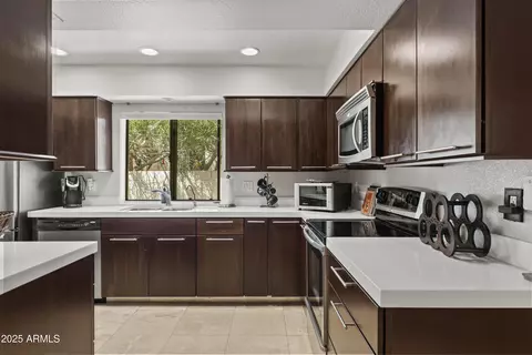 Kitchen - 7714 N 17th Pl, Phoenix, AZ 85020 photo 2 of 4