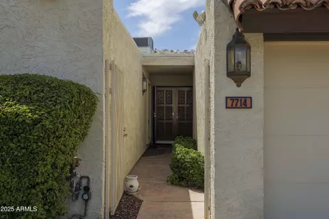 Exterior - 7714 N 17th Pl, Phoenix, AZ 85020 photo 4 of 8