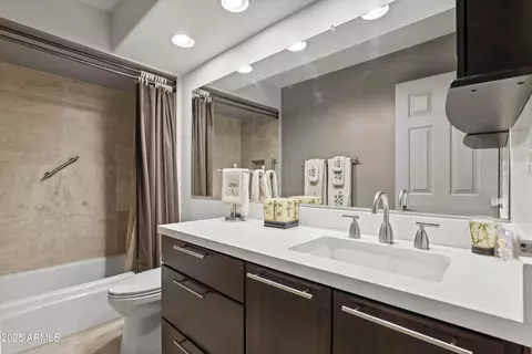 Bath - 7714 N 17th Pl, Phoenix, AZ 85020 photo 2 of 2
