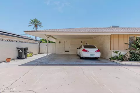 323 E Griswold Rd, Phoenix, AZ 85020 photo 2