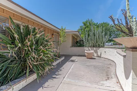 323 E Griswold Rd, Phoenix, AZ 85020 photo 3