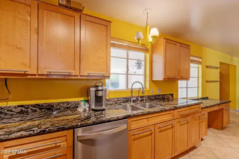 323 E Griswold Rd, Phoenix, AZ 85020 photo 7