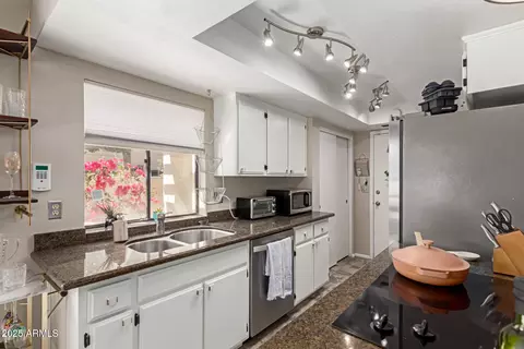 Kitchen - 4818 E Hazel Dr #1, Phoenix, AZ 85044 photo 1 of 1