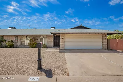 1225 E Jacob Ln, Phoenix, AZ 85020