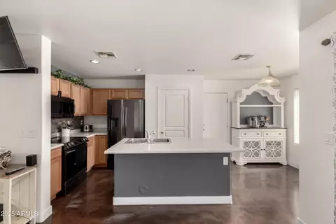 Kitchen - 4925 S 5th Ave, Phoenix, AZ 85041 photo 2 of 3