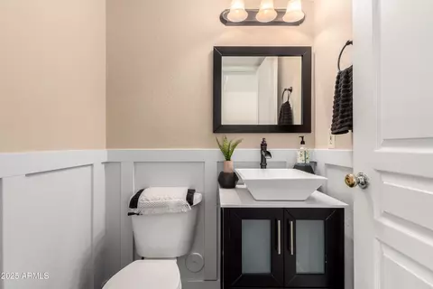 Bath - 4925 S 5th Ave, Phoenix, AZ 85041 photo 1 of 3