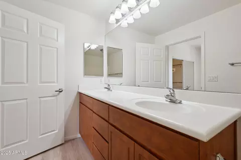 Bath - 920 E Devonshire Ave #2005, Phoenix, AZ 85014 photo 1 of 3